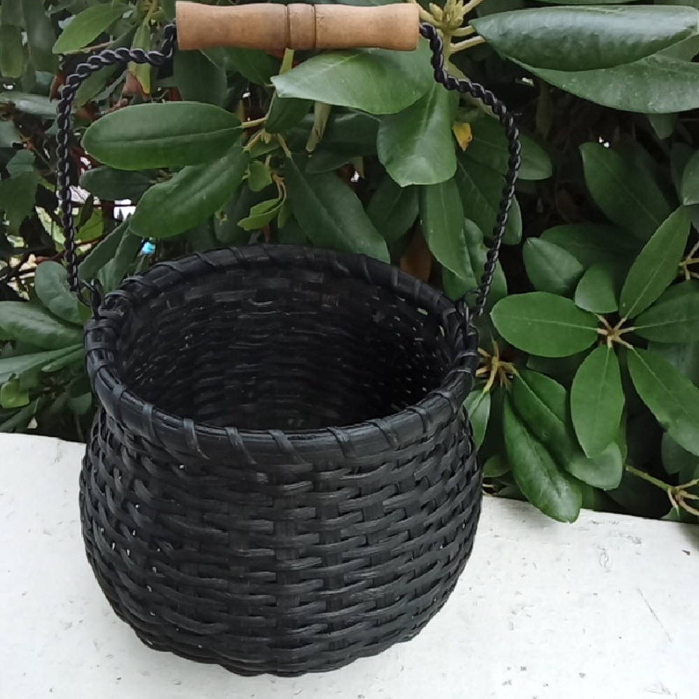 Black Woven Basket with Wooden Handle GUC
